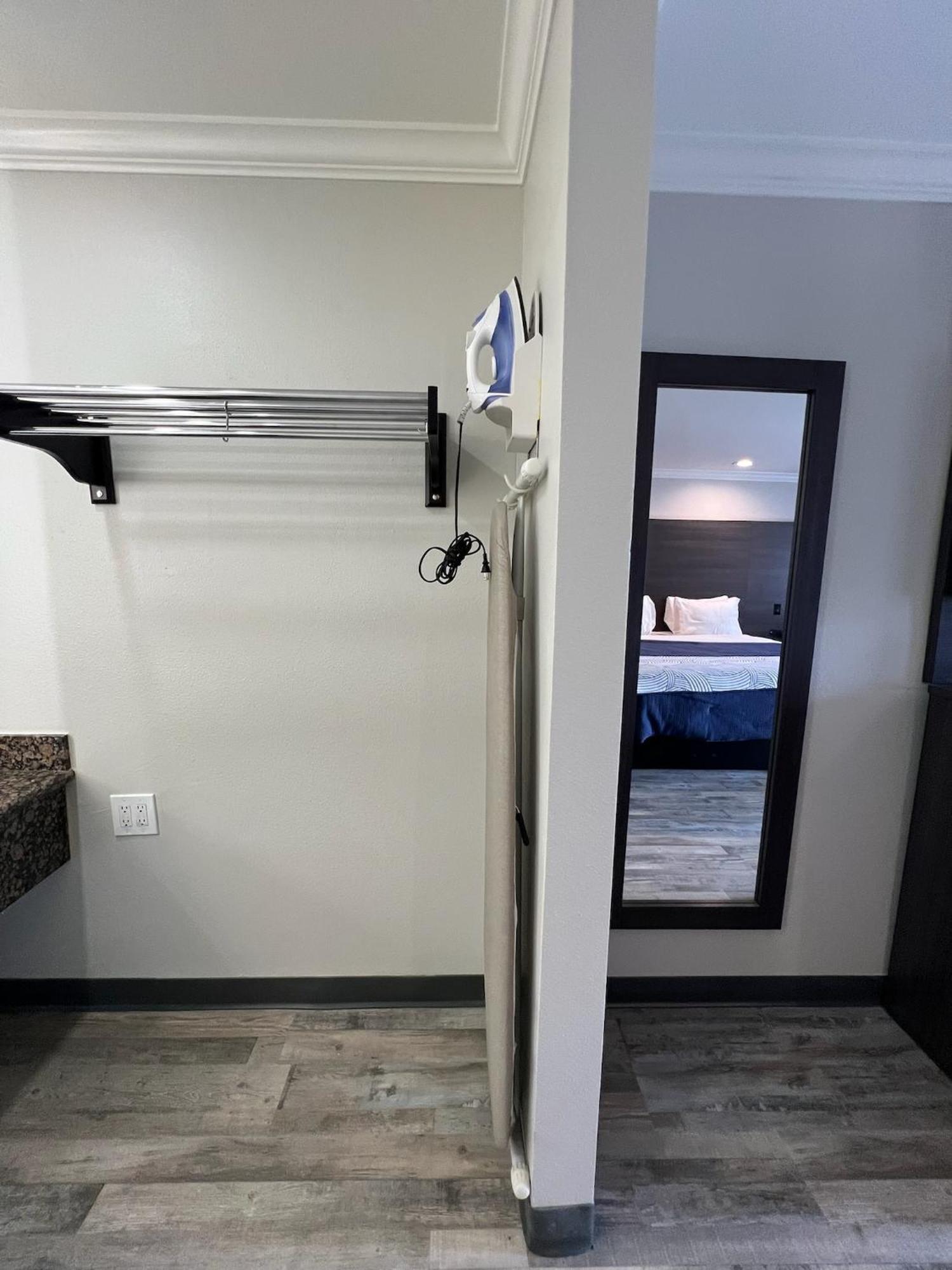 Motel Cloud 9 Lax