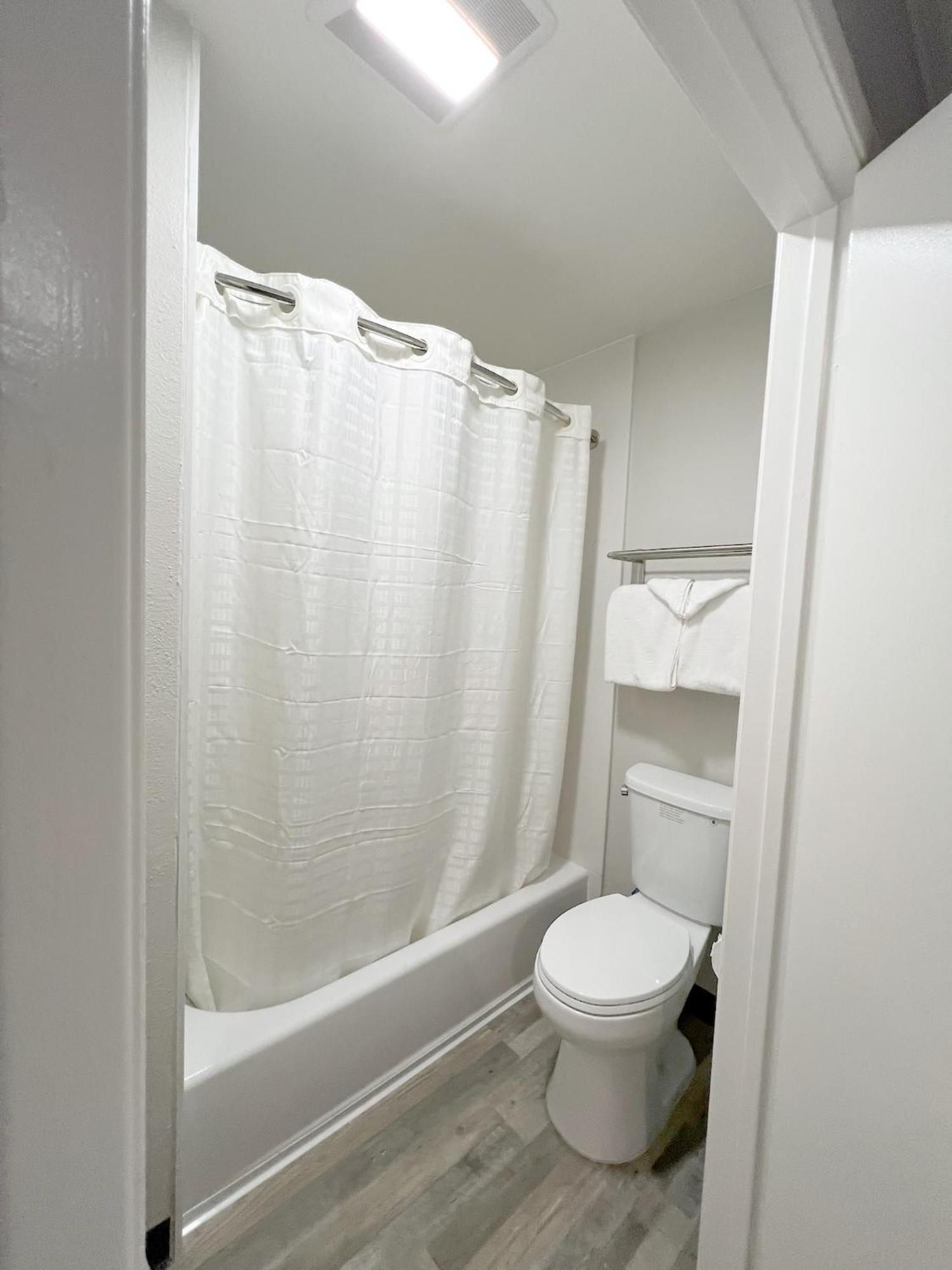 Cloud 9 Lax Motel 2*