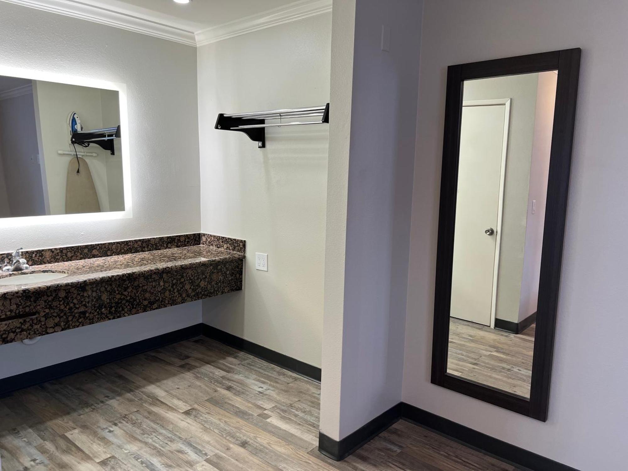 Cloud 9 Lax Motel 2*